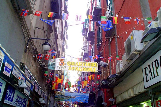 Spanish Quarters Tour - Quartieri Spagnoli streets: the view you get only when you walk