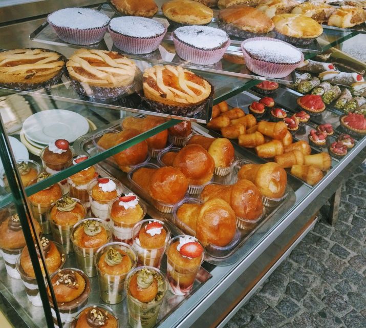 Street food tour: the Neapolitan culinary art - The savory lineup: mozzarella, San Marzano, olives, friarielli, and taralli