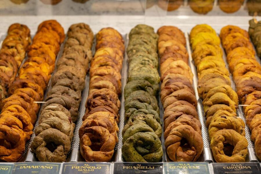 Street food tour: the Neapolitan culinary art - Starting near Mura Greche: a smart Naples kickoff