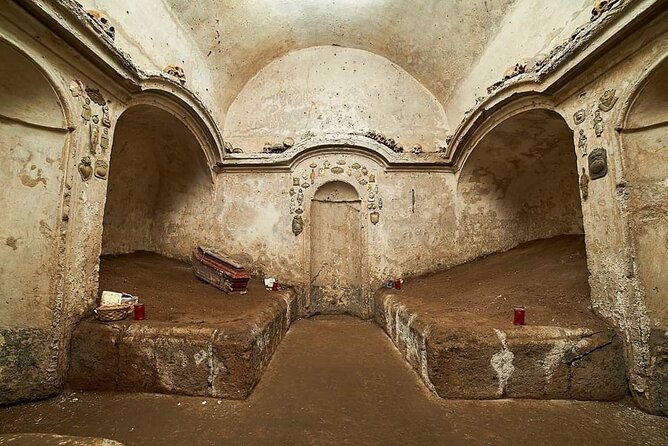 The Skull with the Ears: the Cult of the Dead in the Church of S. Luciella - Why Naples keeps a skull with ears in its church