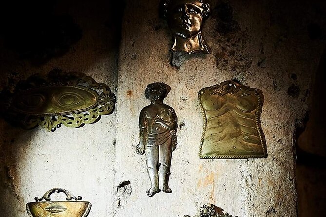 The Skull with the Ears: the Cult of the Dead in the Church of S. Luciella - The underground cemetery: skulls, context, and the feeling of place