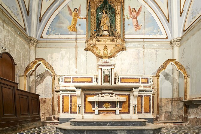 The Skull with the Ears: the Cult of the Dead in the Church of S. Luciella - Chiesa Museo di Santa Luciella ai Librai: what happens in your 15 minutes