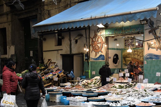 The soul and taste of Naples - Market smells, fried pizza, and taralli with mozzarella