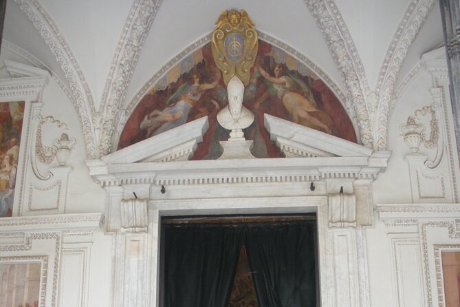 Tour in the Charterhouse of St. Martin and Pedamentina with an art expert - Who this tour suits best, and who should think twice