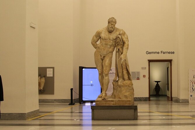 Tour in the National Archaeological Museum of Naples with an archaeologist - How the guide turns artifacts into a story (so you can use it later)
