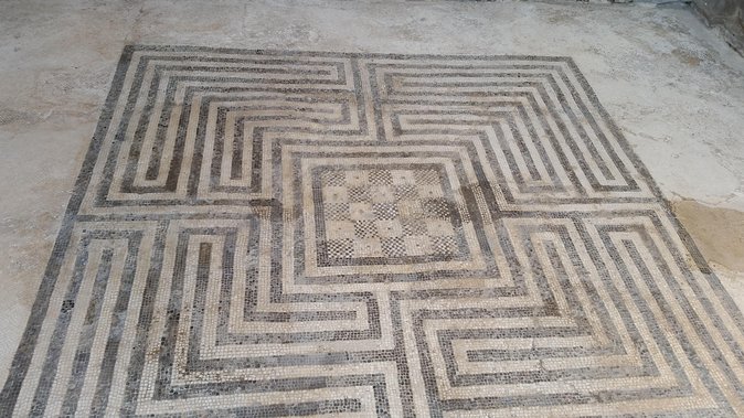 Tour in the ruins of Pompeii with an archaeologist - Why a Pompeii Archaeologist Makes the Ruins Click