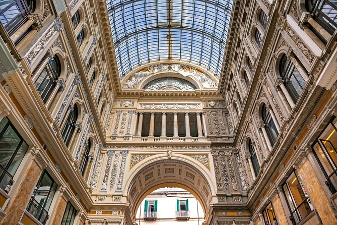 Tour of Naples and his Idol Diego Armando Maradona - Galleria Umberto I: the elegant pause before the alley chaos