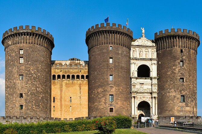 Tour of the Monumental Naples with an art expert - Castel Nuovo and the view-first approach