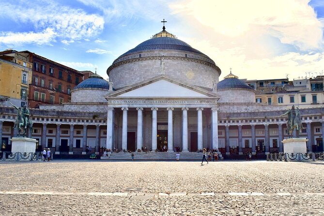Tour of the Monumental Naples with an art expert - Piazza walk and the Fountain of Neptune, a classic ending