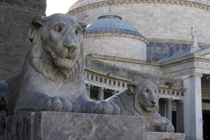 Tour of the Monumental Naples with an art expert - San Carlo Theatre and the power of seeing theaters from the outside