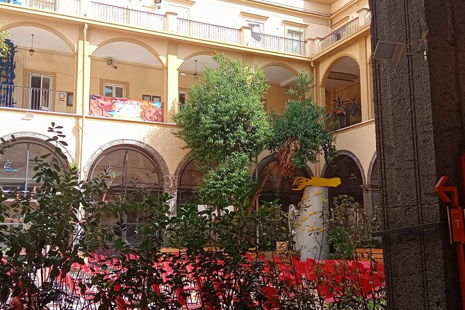 Tour of the Spanish Quarters and the monumental centre of Naples - The Spanish Quarters to Monumental Naples, in one guided walk