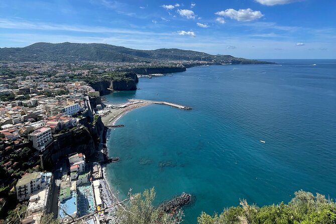 Transfer from Naples airport to Sorrento - The 15-Minute Photo Stop You Can Actually Use