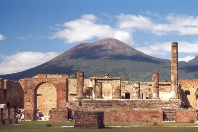 Transfer from Pompeii to Naples or viceversa - Where the Driver Meets You in Naples (and Why It Saves Real Time)