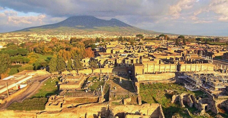 Transfer from Positano to Naples & 2hr stop at Pompeii site - Pompeii in two hours: what you can realistically do