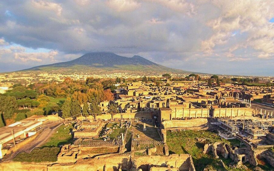 Transfer from Positano to Naples & 2hr stop at Pompeii site - The 4-hour rhythm, and how to manage it in real life