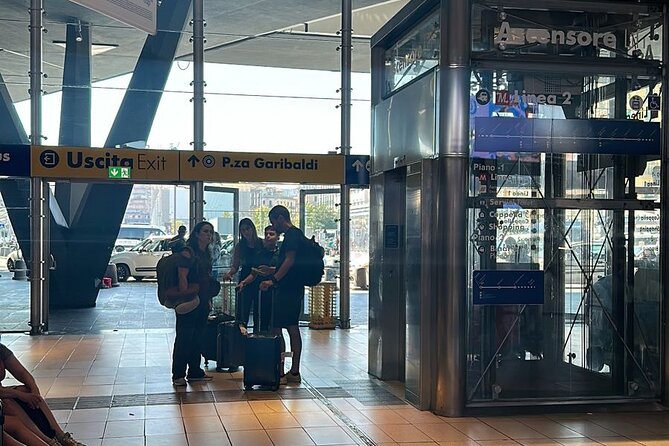 Transfers Airport, port, train, hotel in Naples - Pick-up rules in Naples: the 60-minute waiting policy