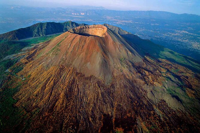 Vesuvius, V.I.P. the only Tour with Volcanological Guide - When you reach the top, take advantage of the extra time