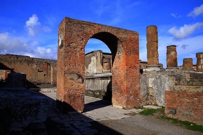 VIP Pompeii Tour including Newly Opened Houses With Archaeologist - Meeting point and getting in smoothly at Porta Marina
