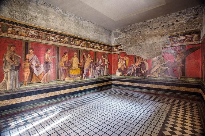 Visit Pompeii with a local expert guide - Piazza Esedra: start on time, then walk with a purpose