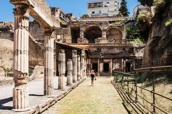 Walking Tour of Herculaneum with Local Guide - Why Herculaneum feels different from Pompeii on a good day