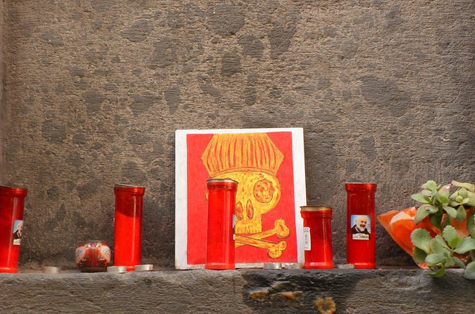 Walking Tour of the Neapolitan Superstition - Stop 4: Piazza San Gaetano, the ancient city center and the munaciello stories